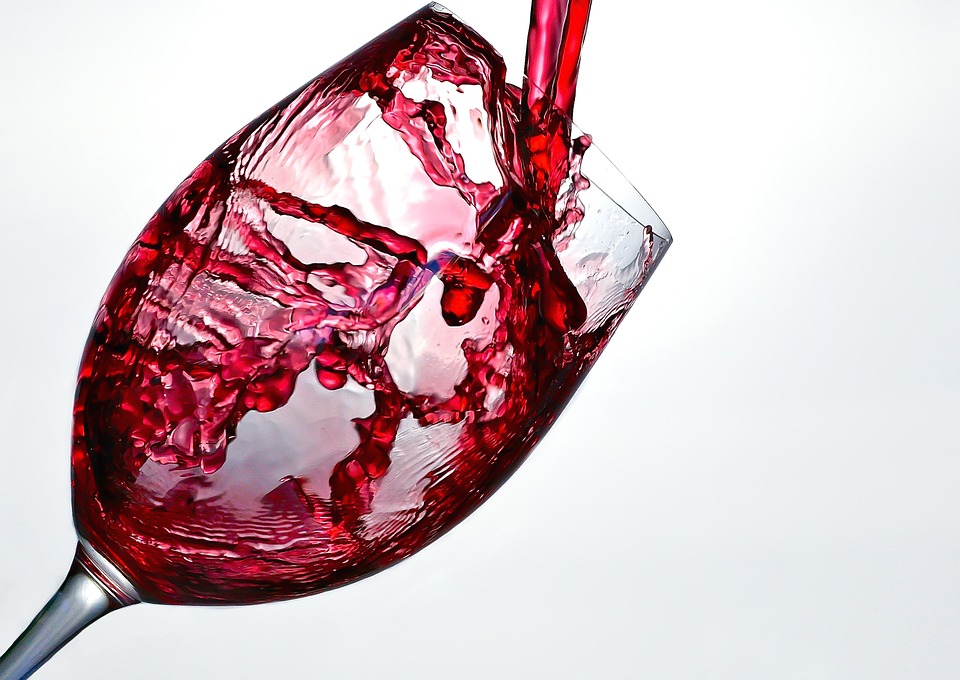 Lampka czerwonego wina i jej wpływ na nasz organizm
